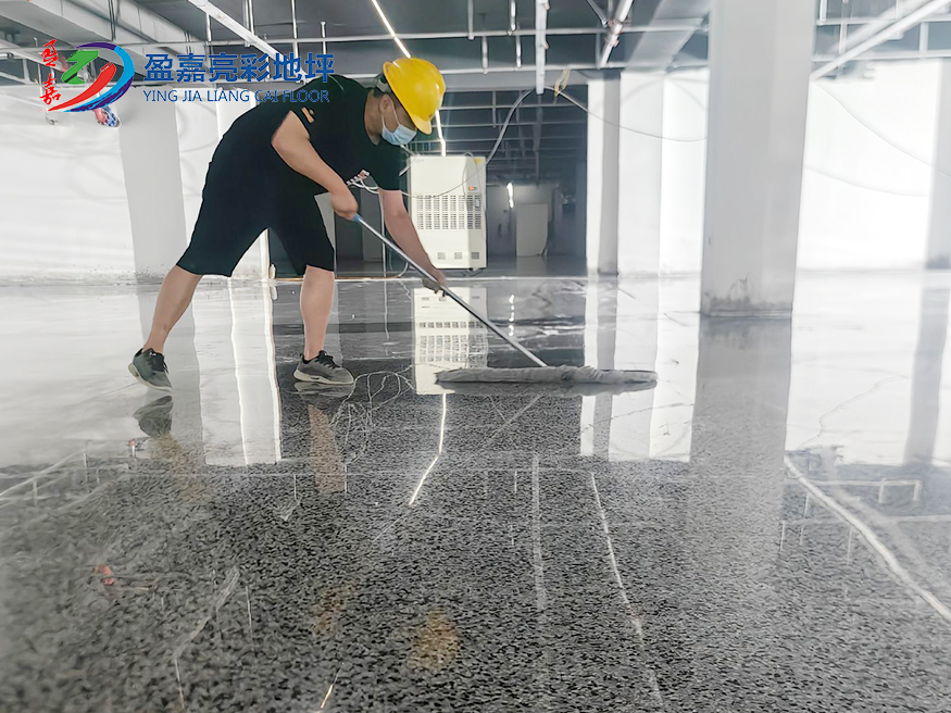 撒石固化地坪施工